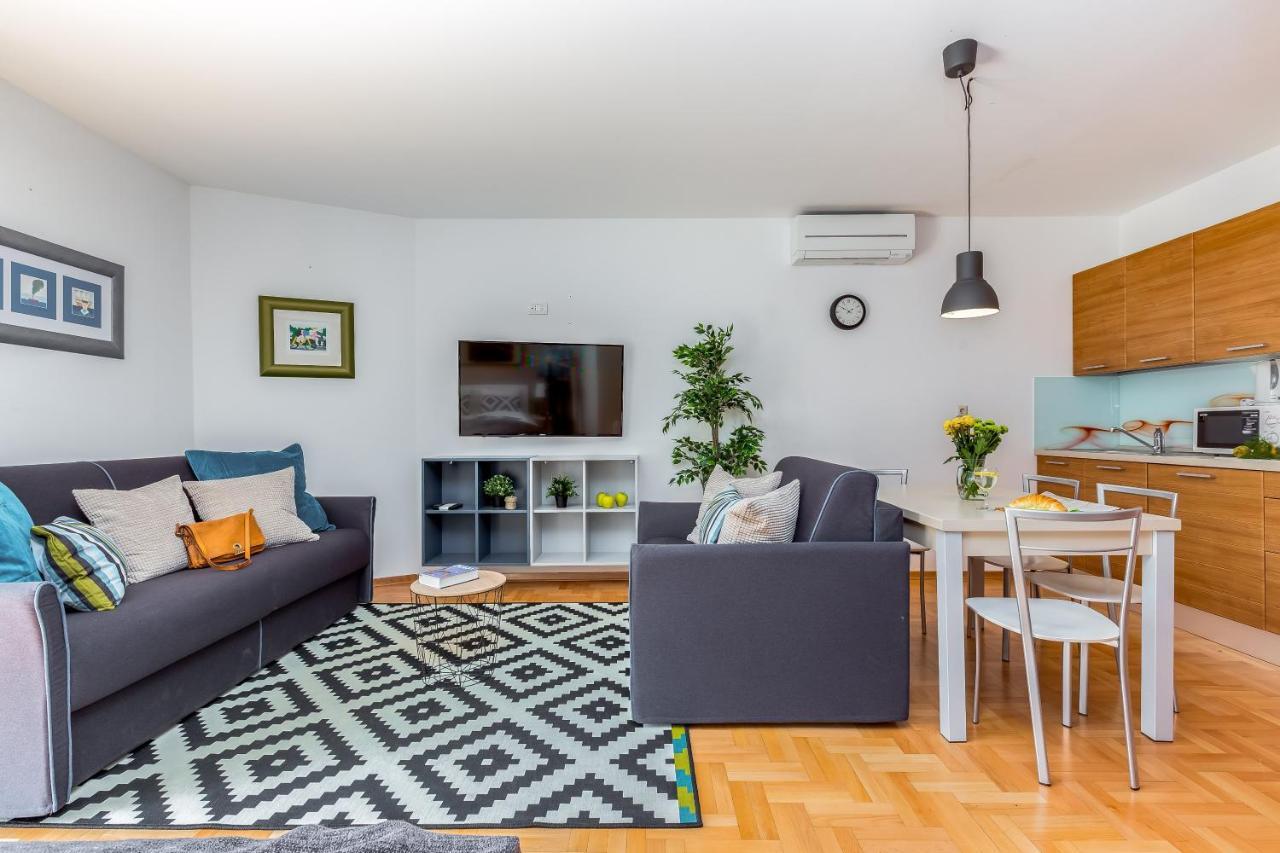 Main Street Apartments 2 Rijeka Bagian luar foto