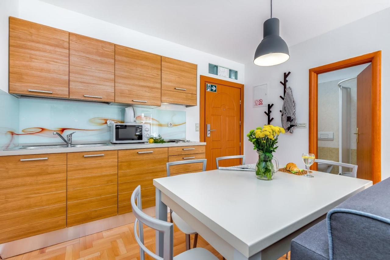 Main Street Apartments 2 Rijeka Bagian luar foto