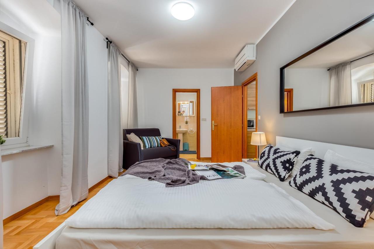 Main Street Apartments 2 Rijeka Bagian luar foto