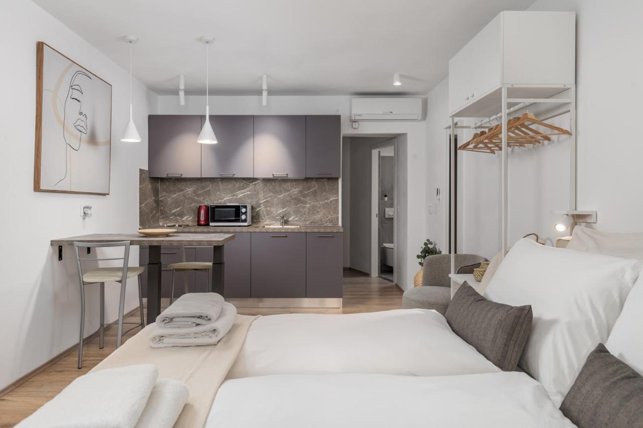 Main Street Apartments 2 Rijeka Bagian luar foto