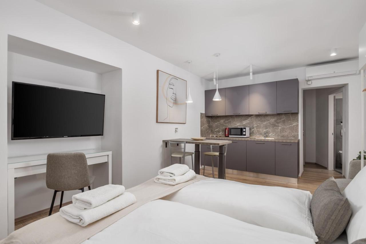 Main Street Apartments 2 Rijeka Bagian luar foto
