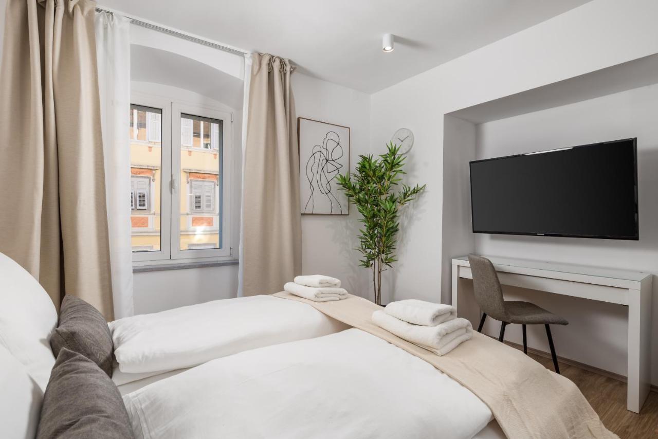 Main Street Apartments 2 Rijeka Bagian luar foto