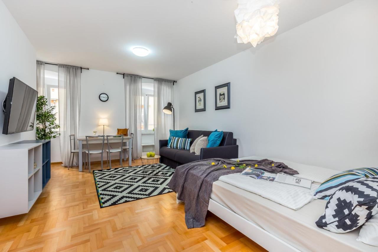 Main Street Apartments 2 Rijeka Bagian luar foto