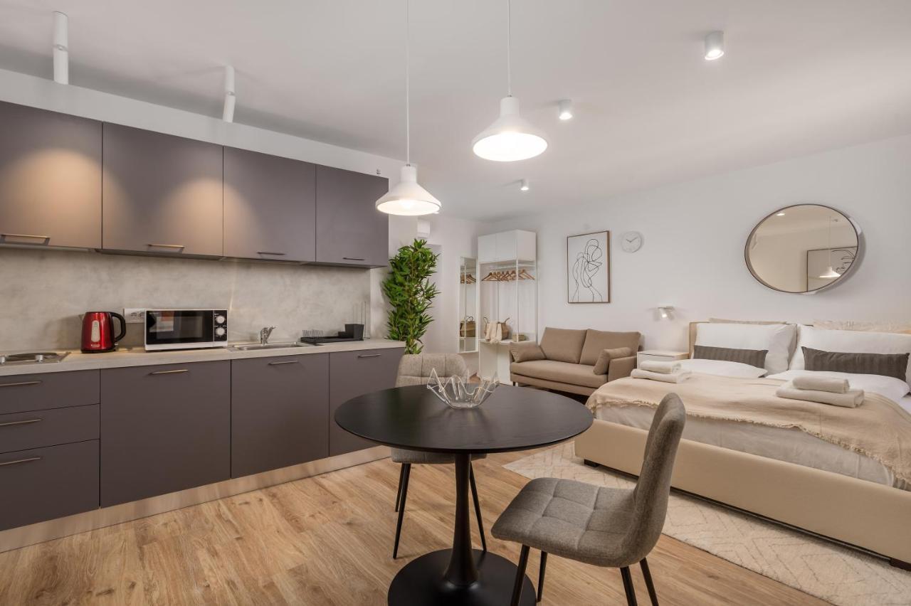 Main Street Apartments 2 Rijeka Bagian luar foto
