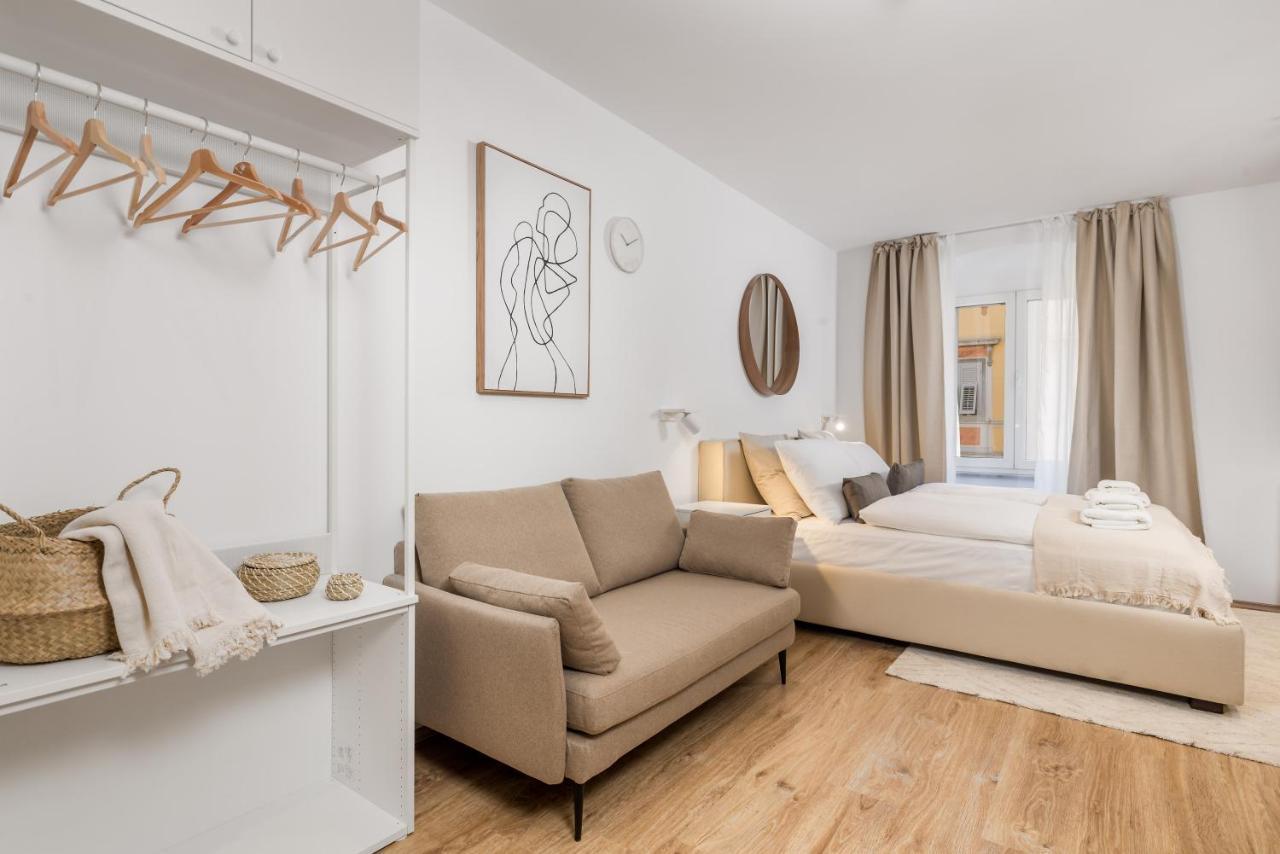 Main Street Apartments 2 Rijeka Bagian luar foto